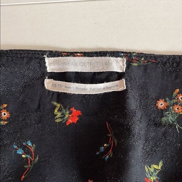 Urban Outfitters Deep V Cinched Floral Top - Picture 12 of 13